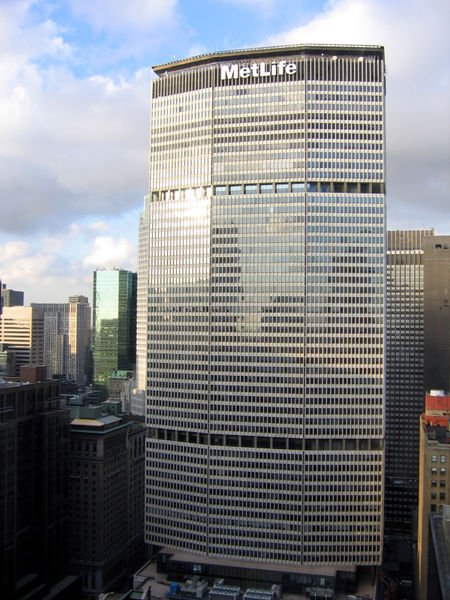 The MetLife Building at 200 Park Avenue, offering direct access to Grand Central Terminal, NYC.