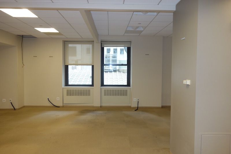 13 Wall St. Office Space - Bullpen