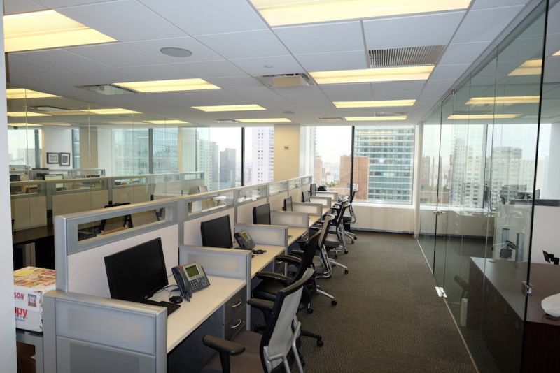 950 Third Avenue Office Space - Bullpen with Ultra Bright Windows