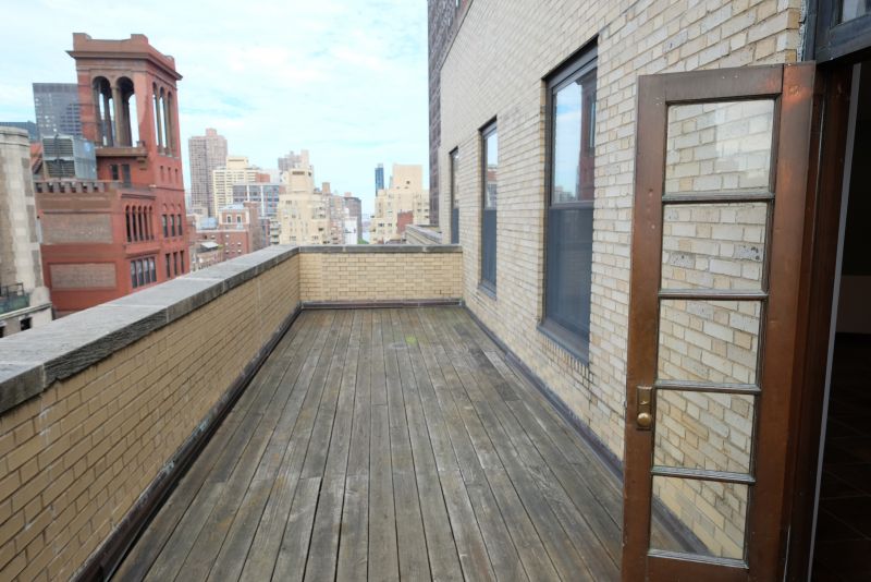 Roofdeck on Fifth Avenue commercial office building in New York City