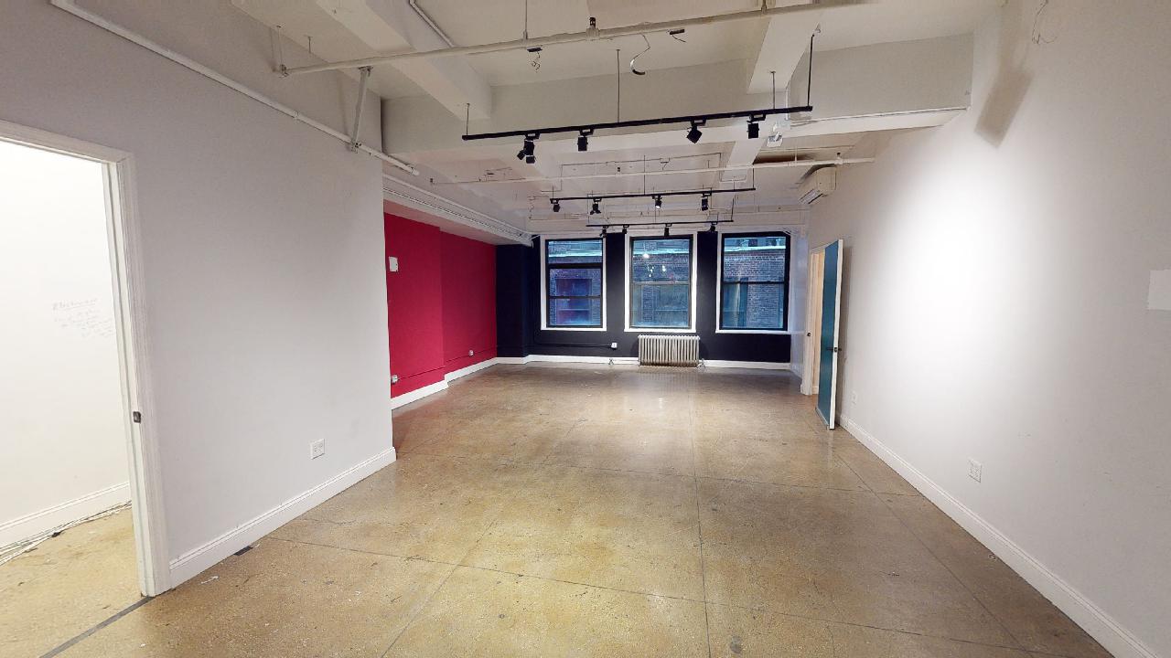 247 West 35th Street, 6th floor office rental, bullpen