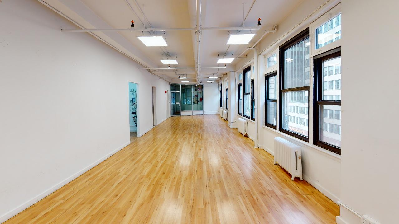 526 Seventh Avenue Office Space, 5th Floor - Bullpen