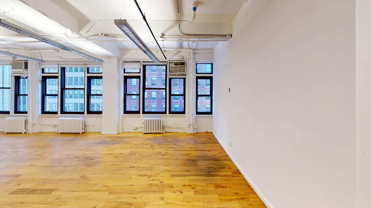 526 Seventh Avenue Office Space, 7th Floor - Bullpen