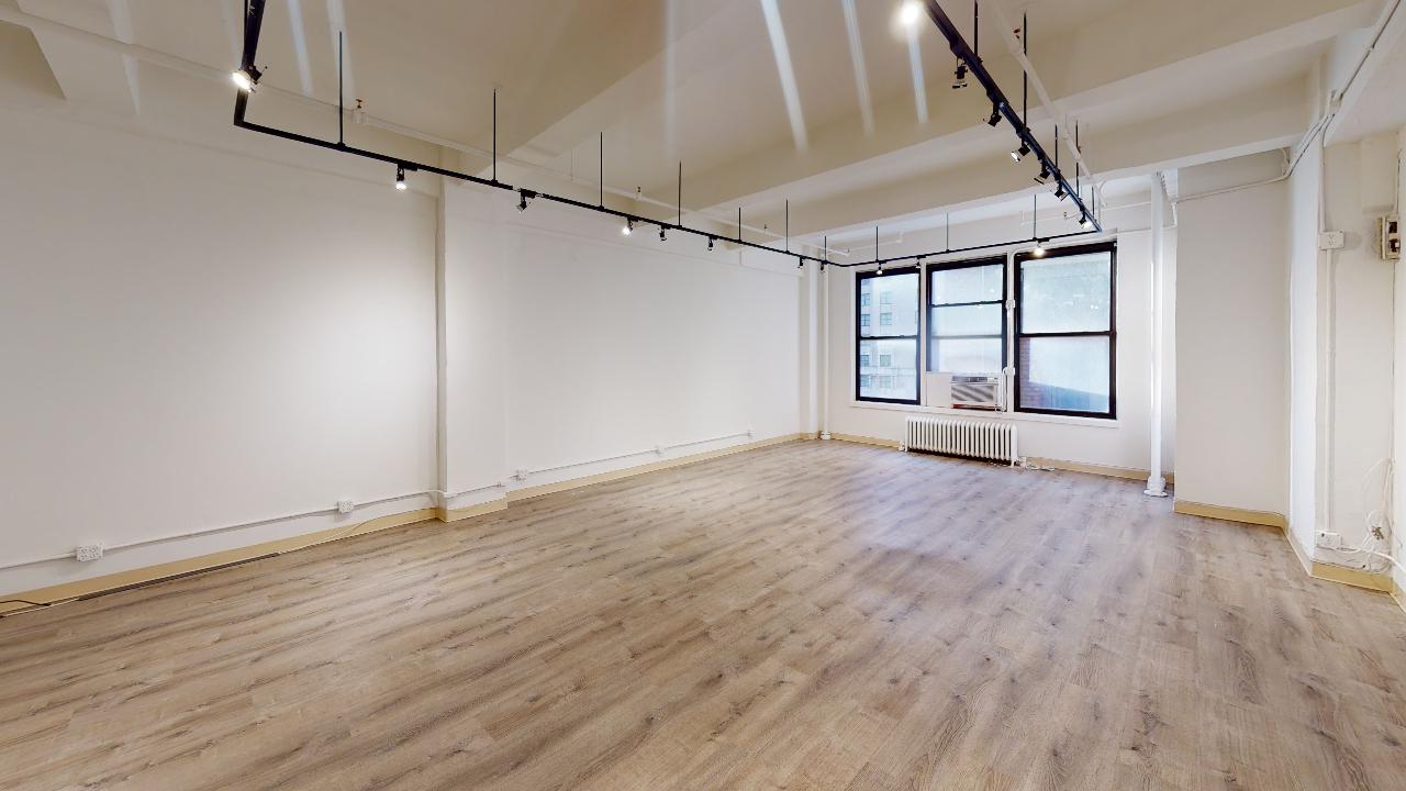 Bright Office Space for Lease on the 5th Floor of 260 West 35th Street, Midtown Manhattan.
