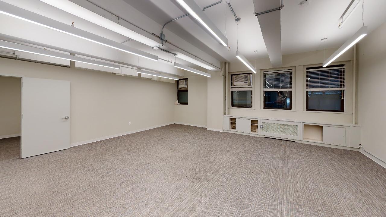 55 West 39th Street Office Space - Bullpen