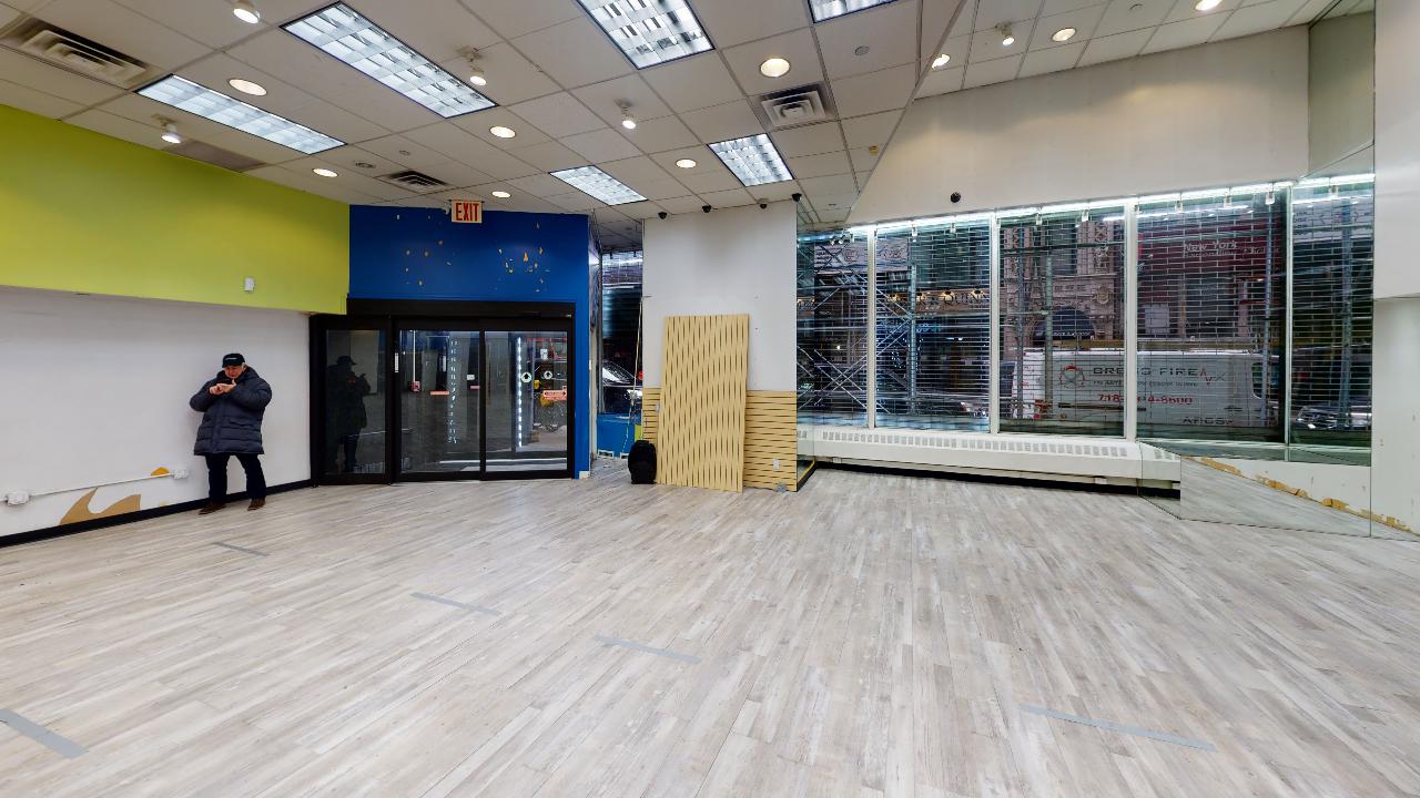 55 East 39th Street Retail Space - Entrance and Windows