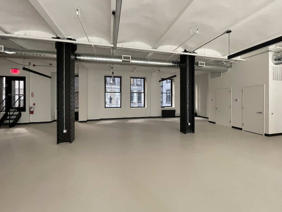 11 Broadway, 4th Floor Office Space - Bullpen