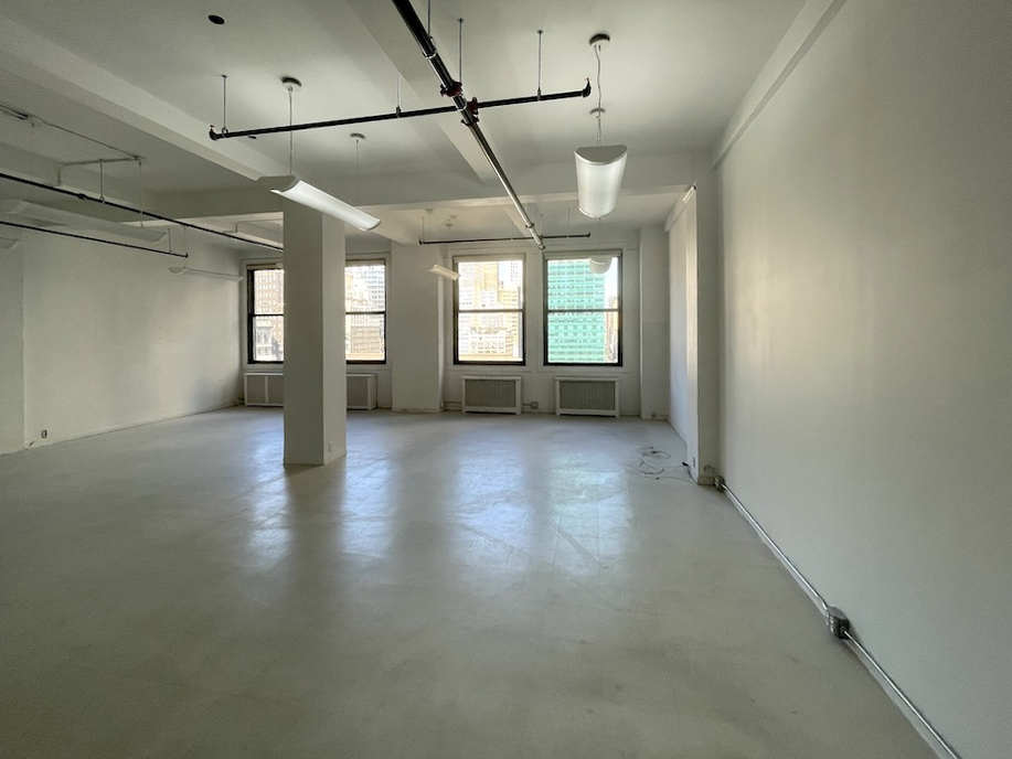 Elegant, 16th-floor office loft for lease at 501 Fifth Avenue near the Grand Central Terminal.