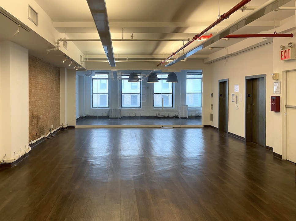 Column-free, 3,200 sq ft loft office for lease at 244 Fifth Avenue, in the heart of Chelsea, NYC.
