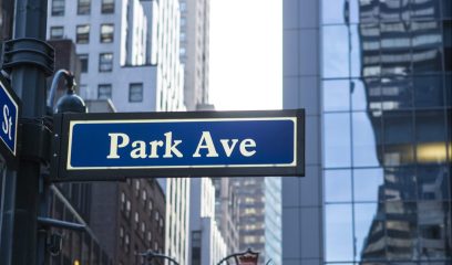 Park Avenue sign, symbolizing IWG's strategic leasing at 250 Park Avenue, NYC.