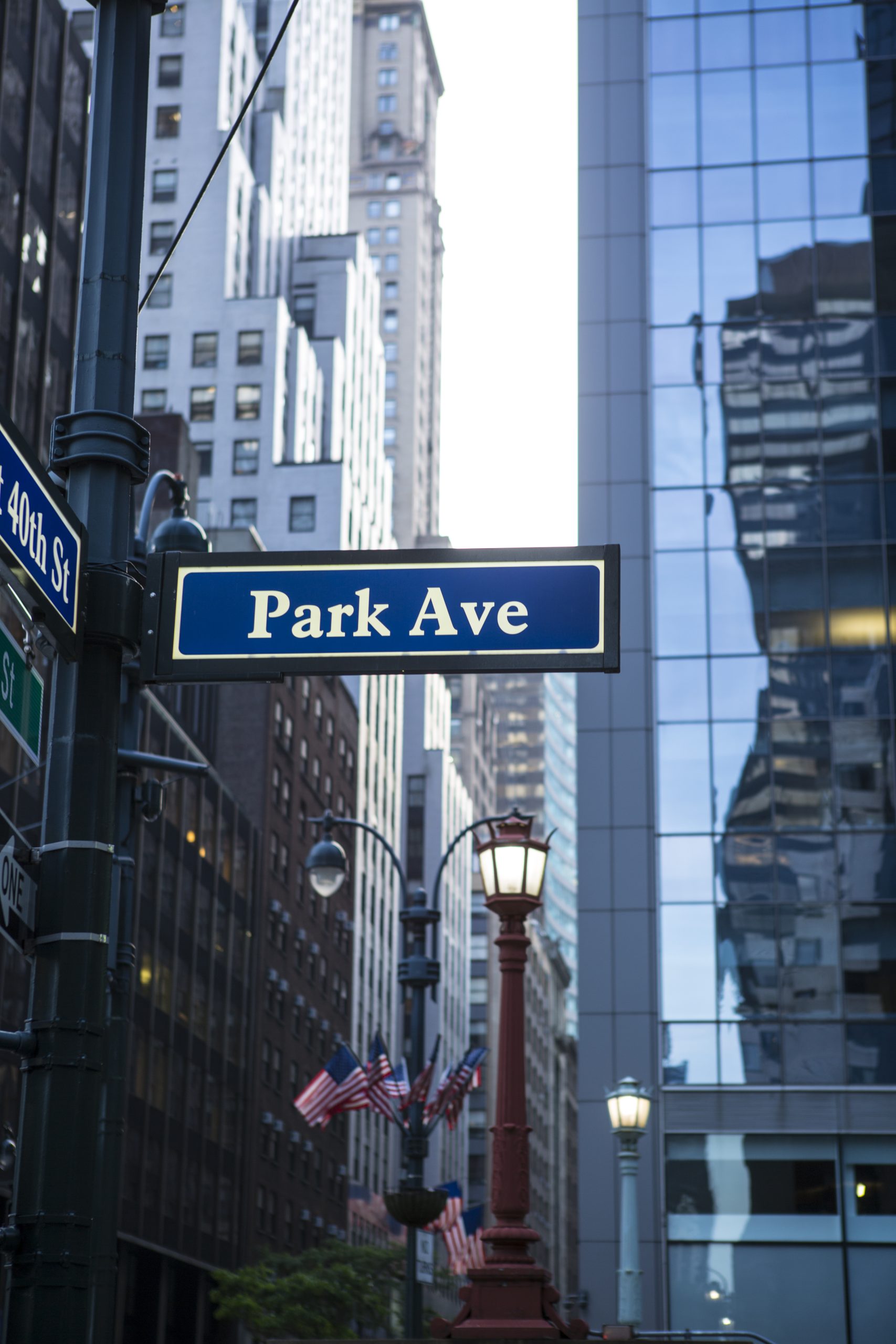 Park Avenue sign, symbolizing IWG's strategic leasing at 250 Park Avenue, NYC.