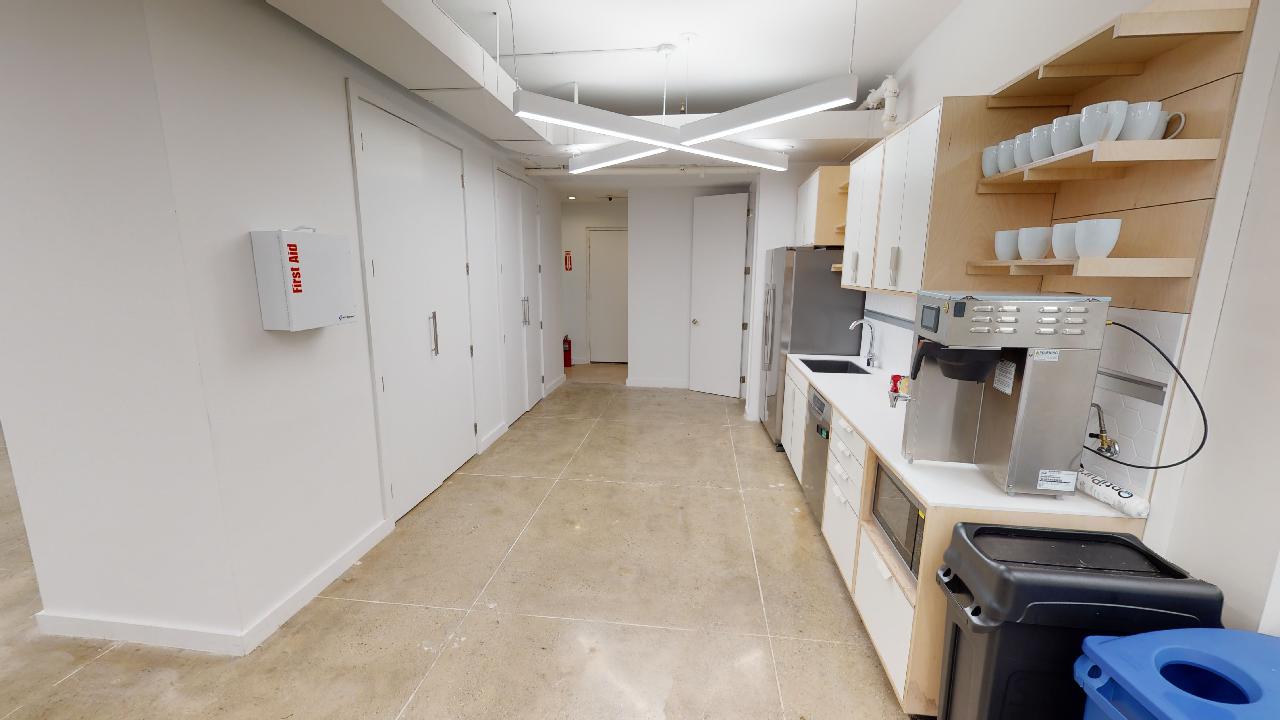 369 Lexington Avenue, 11th Floor - Kitchen