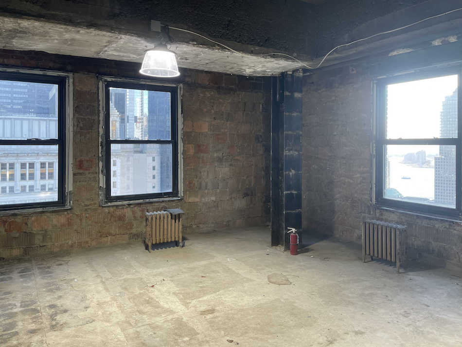 31st-floor corner office for lease in a landmark office building in Southern Tribeca, NYC.