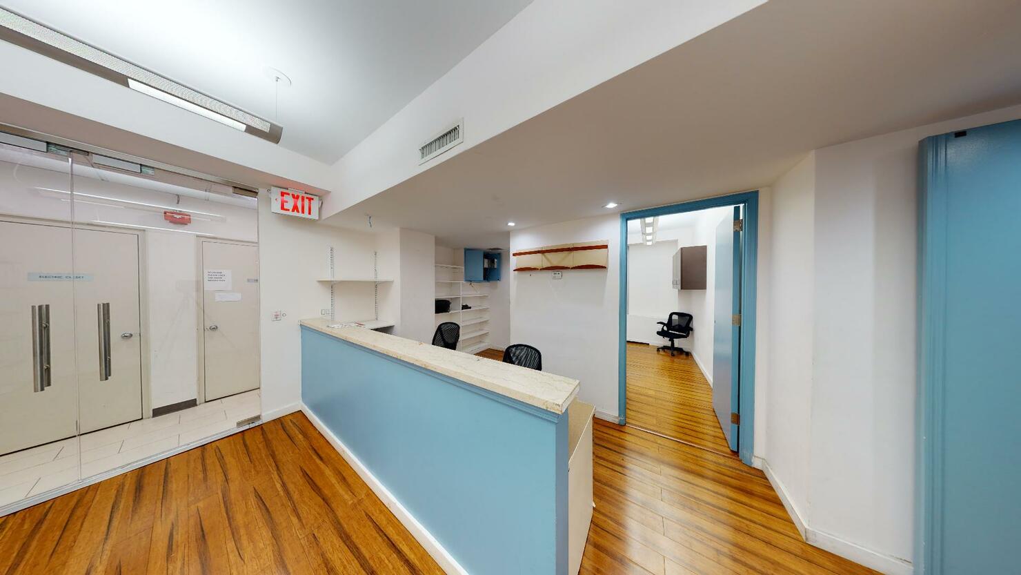 3,100 SF medical space for lease with 7 treatment rooms at 369 Lexington Avenue in Manhattan.