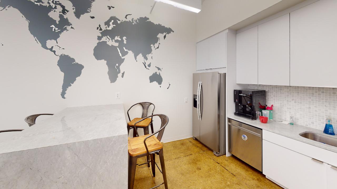 171 Madison Avenue Office Space - Kitchen with Dining Table and Refrigerator
