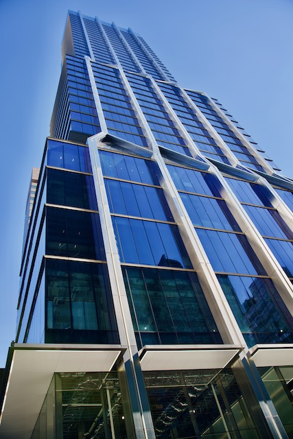 Exterior view of 425 Park Avenue, a modern Class A office building in Midtown Manhattan's Plaza District designed by Lord Norman Foster