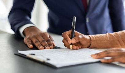 Businesswoman signs commercial lease, symbolizing the impact of rising landlord concessions.