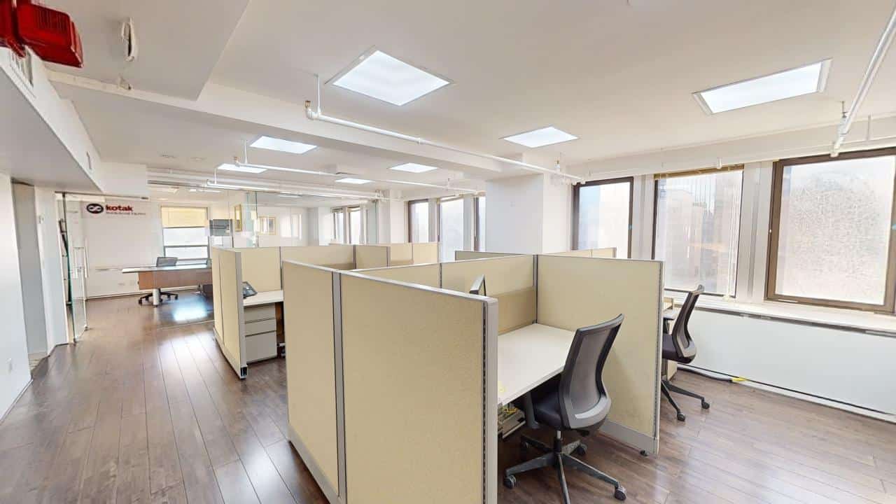 369 Lexington Avenue, 28th Floor - Cubicles in open area