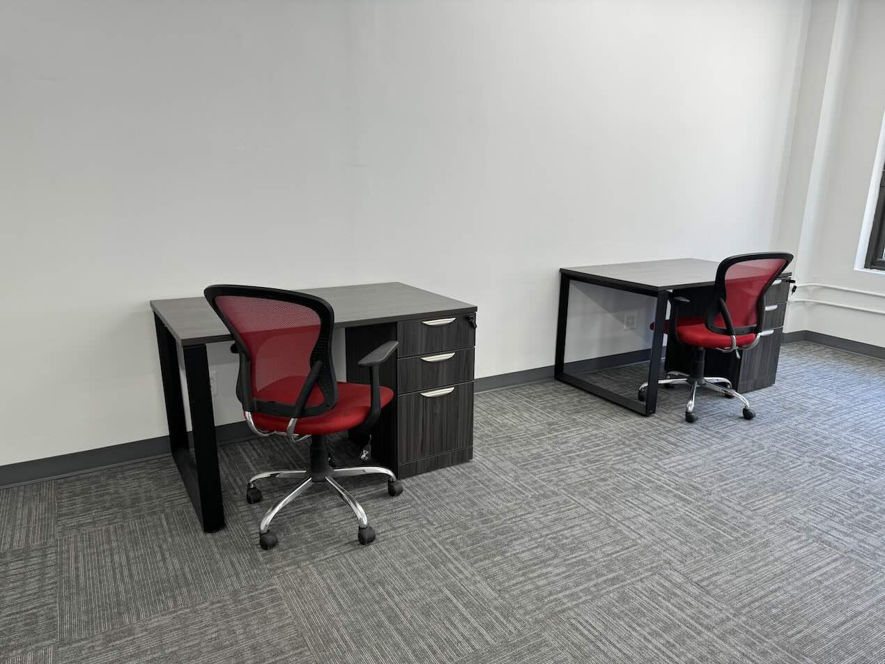 252 West 38th Street Office Space - Office Desks