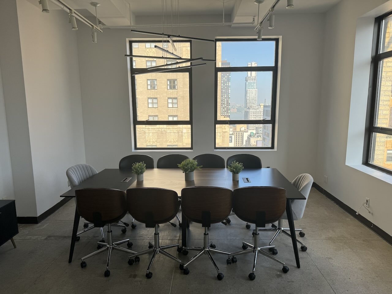 494 Eighth Avenue Office Space - Meeting Room