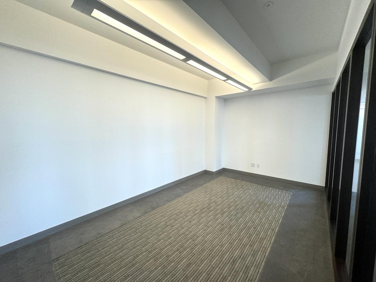 350 5th Avenue Office Space - Meeting Room Interior