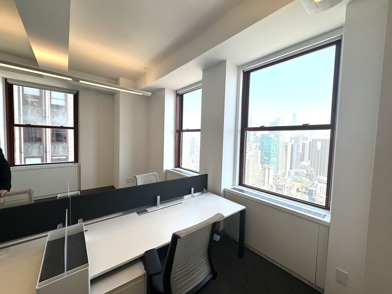 350 5th Avenue Office Space - Corner Windows