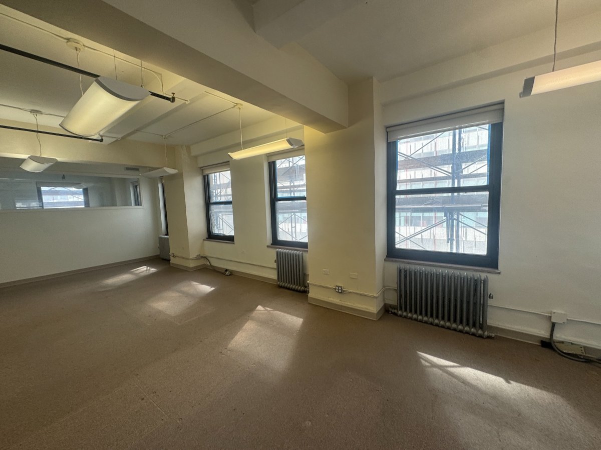 Corner office area with wraparound windows, 315 Madison Avenue #1201