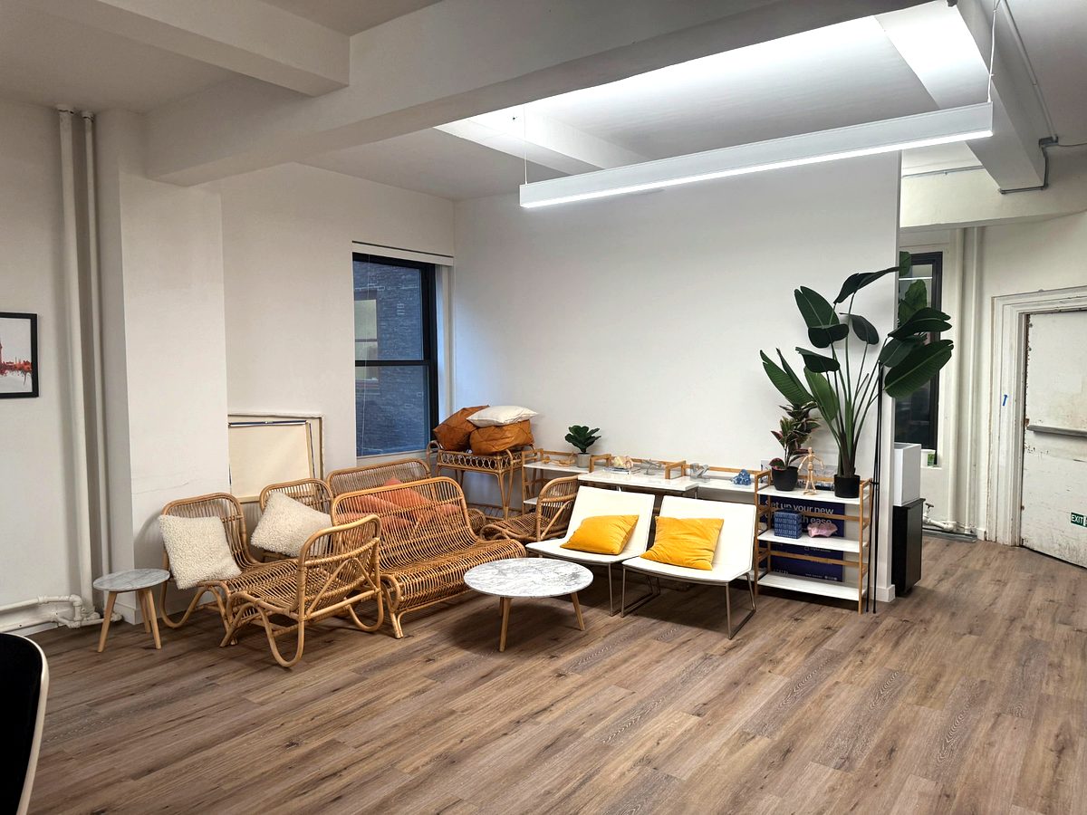 Bench desks with window line along two walls, suite 602 at 171 Madison Avenue